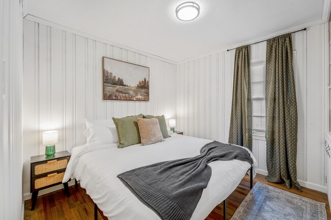 Photo - 1464 E 41st St