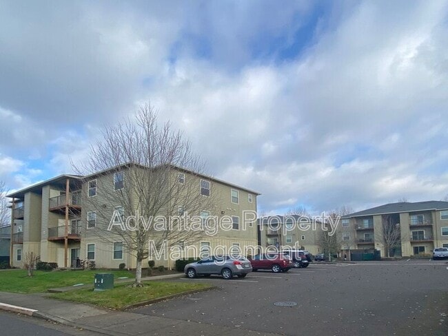 Photo - 523 Catron St N