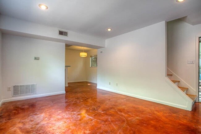 Photo - 610 Franklin Blvd