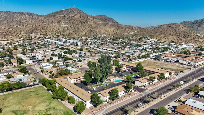 Foothills Court Apartments