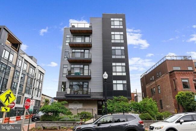 Building Photo - 911 2nd St NE Unit 207 Rental