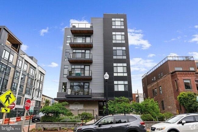 Building Photo - 911 2nd St NE Unit 207 Rental