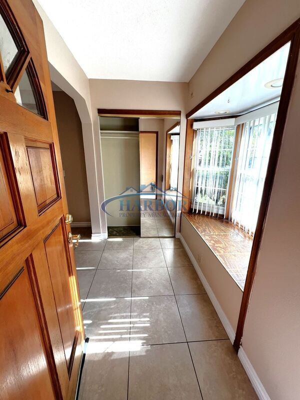 Photo - 227 W Cummings St