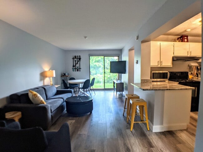 Photo - 107 Treetop Cir