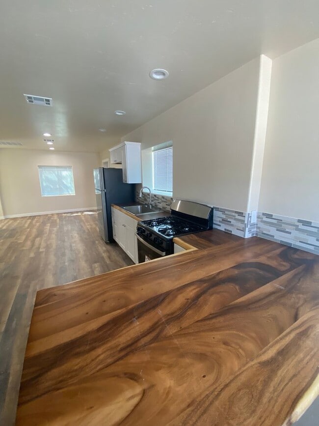 Photo - Gorgeous 2 Bedroom/1 Bathroom Home