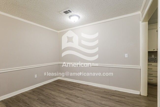 Photo - 315 Iris Ave