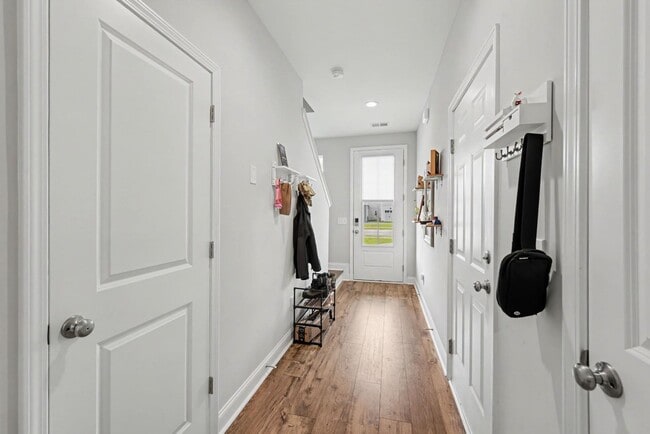 Photo - 341 Chapman Cir