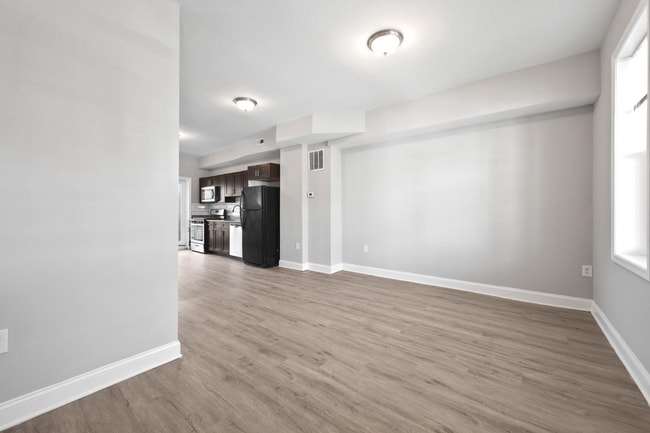 Photo - 665 Dumbarton Ave