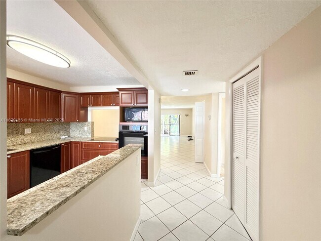 Photo - 227 Lakeview Dr Unit 103