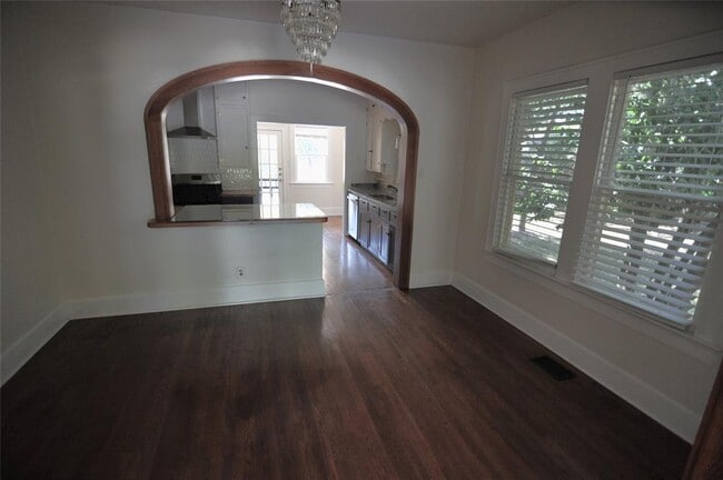 Photo - 709 Carolyn Ave