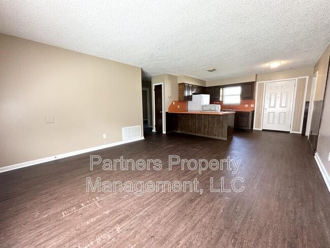 Photo - 105 Pine Ave