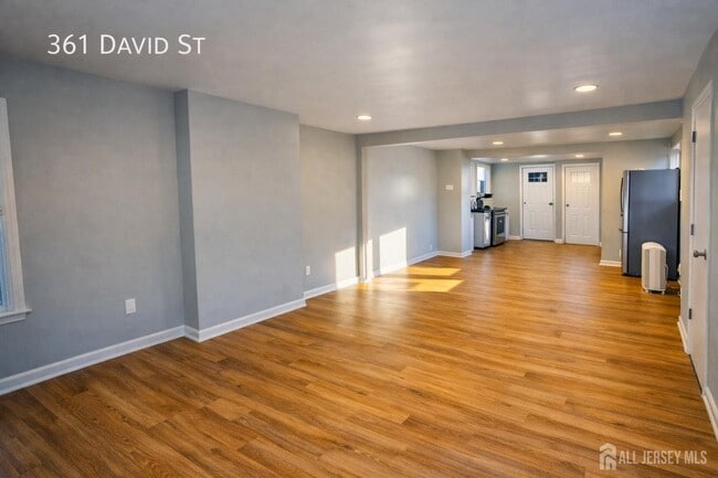 Photo - 361 David St