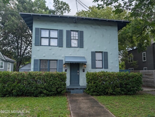 Photo - 2703 Myra St House