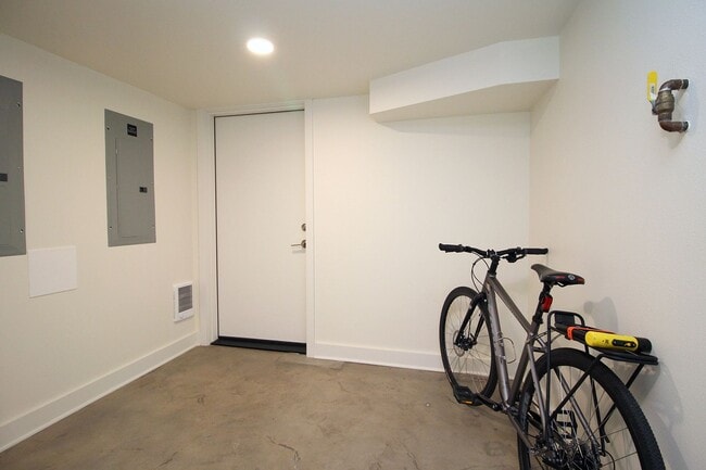 Photo - 3734 SE 26th Ave Unit B