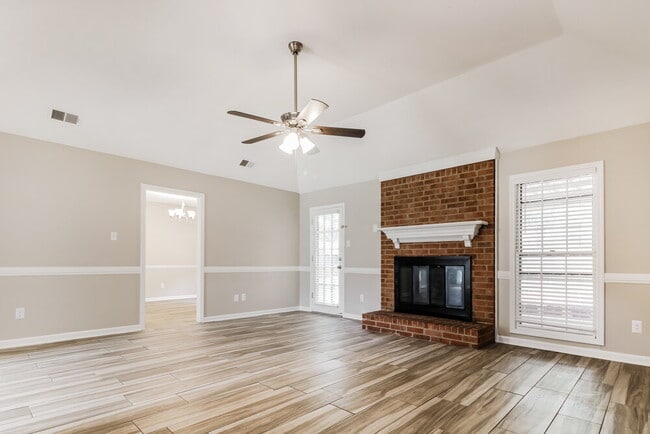 Photo - 8650 Oak Trail Ln