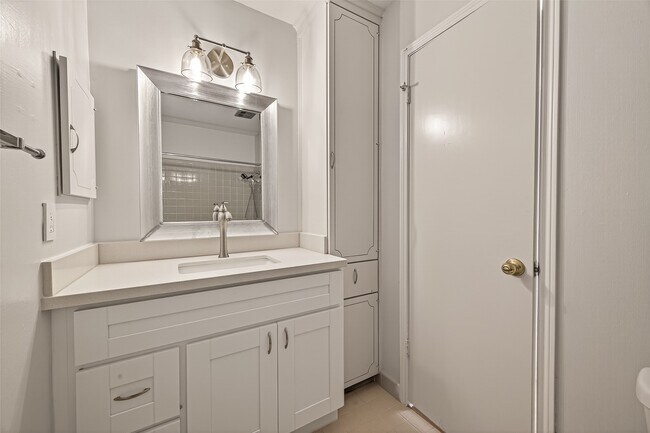 Photo - 6404 Burgoyne Rd Unidad 159