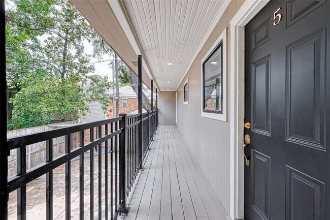 Photo - 1747 Wroxton Ct
