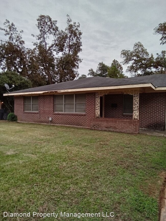 3 br, 2 bath House 825 Kimbrough Street Rental House Rental in