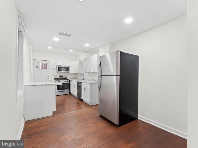 Photo - 2443 Nicholas St