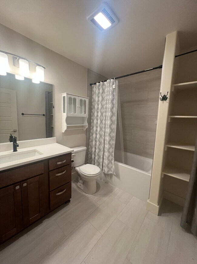 Photo - Amazing Newer 3 Bed 2.5 Bath Unit