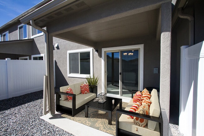 Photo - 654 Trinity Way