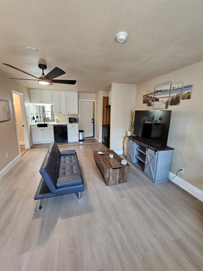 2020 Oakmeadow St Unit Studio Paradise