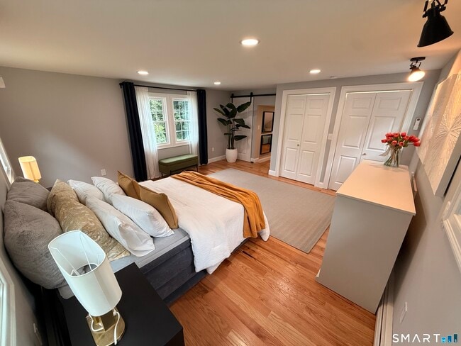 20 Hydelor Ave