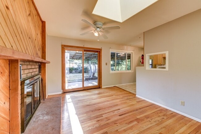 Photo - Beautiful and LARGE 4 bed 3 bath Home in D...