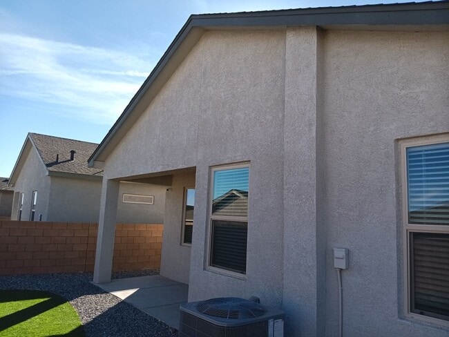 Photo - 3 Bedroom, 2 Bathroom Home! Schedule a Showing Today!