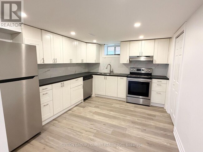 Photo - 482 E 37th St