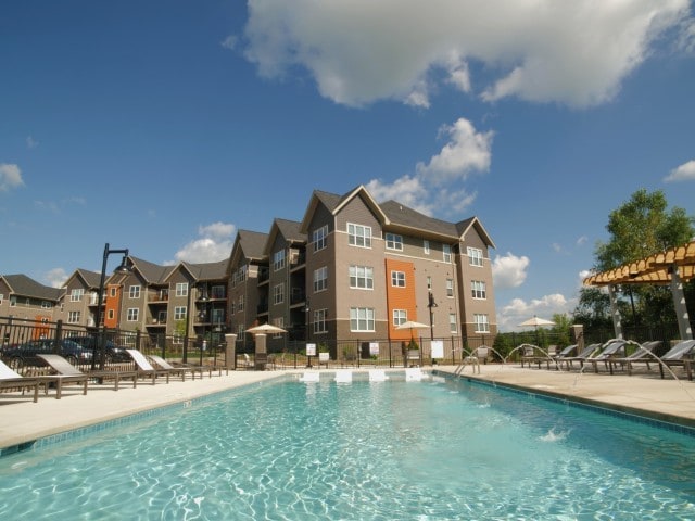 22 Slate Apartments Sparkling Pool - 22 Slate