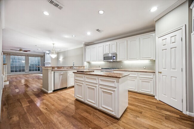 Photo - 4443 Castle Ct Pl