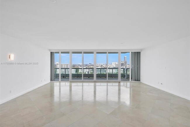 Photo - 1643 Brickell Ave Unidad 2406 Rental