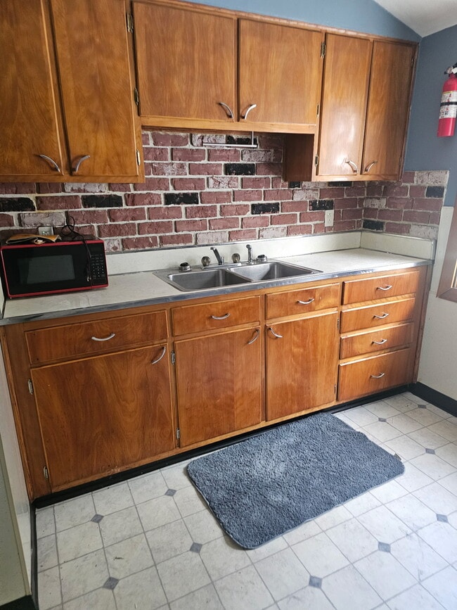 Building Photo - 26 Cooper Ave Unit B