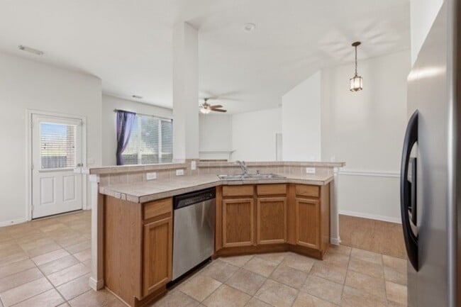 Building Photo - 2607 Sun Cove Ln