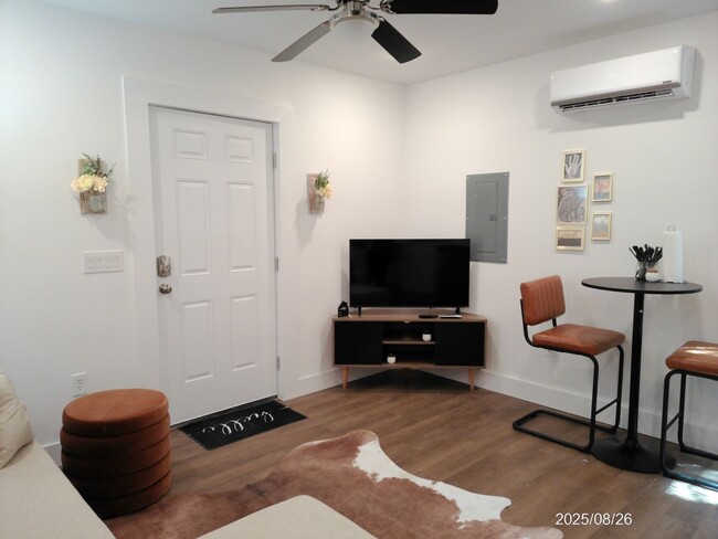 Photo - Luxury Brand-New ADU – Fully Furnished wit...