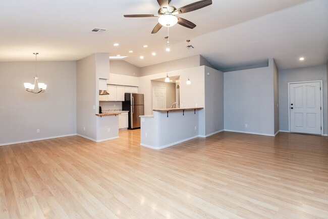 Photo - 1136 N Cottonwood Ct