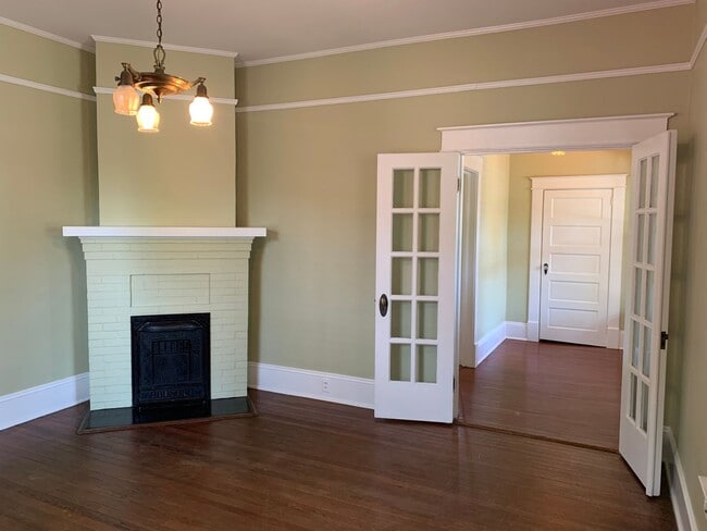 Photo - 110 N Hilliard St