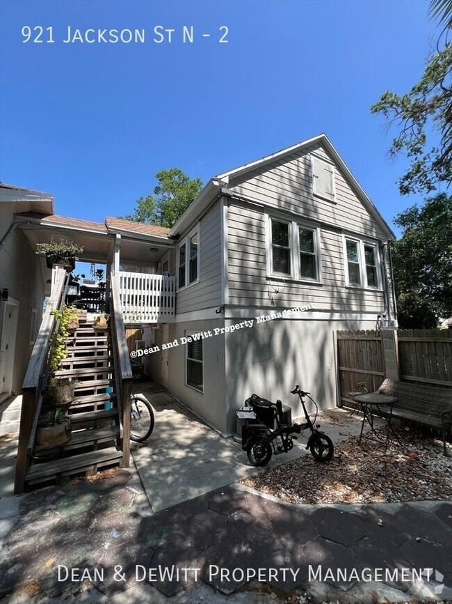 Building Photo - 921 Jackson St N Unit 2 Rental