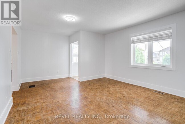 Photo - 24 Kenora Crescent