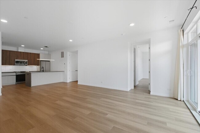 Photo - 204 S Leavitt St Unidad 302