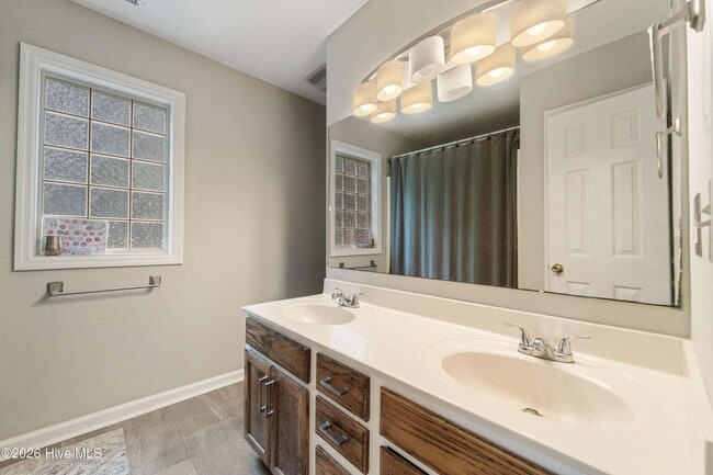 Photo - 3 Bedrooms AND A BONUS!! Short Term Leases considered, NO breed restrictions!