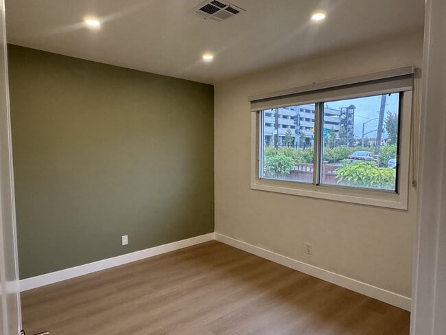 1 Pacific Ave