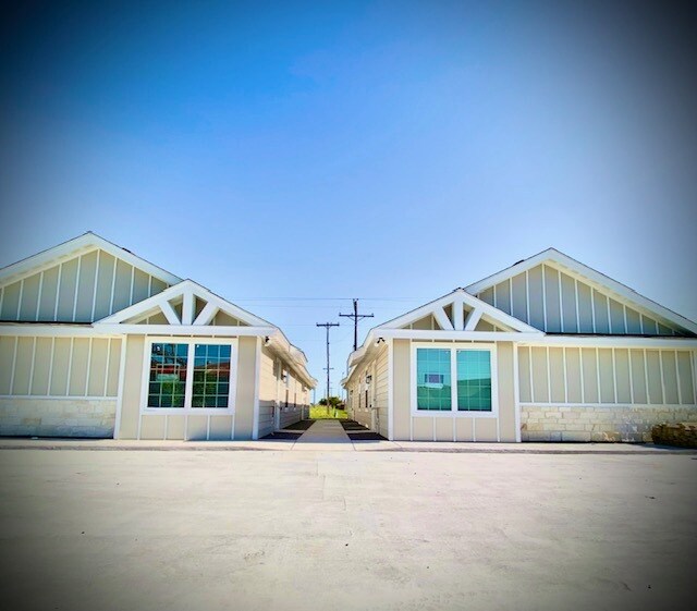 Photo - 2129 Multi National Unit A