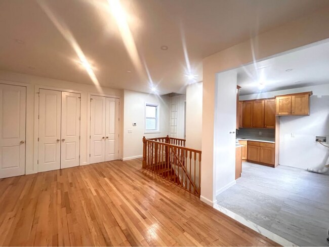 Photo - 537 E 5th St Unit 2