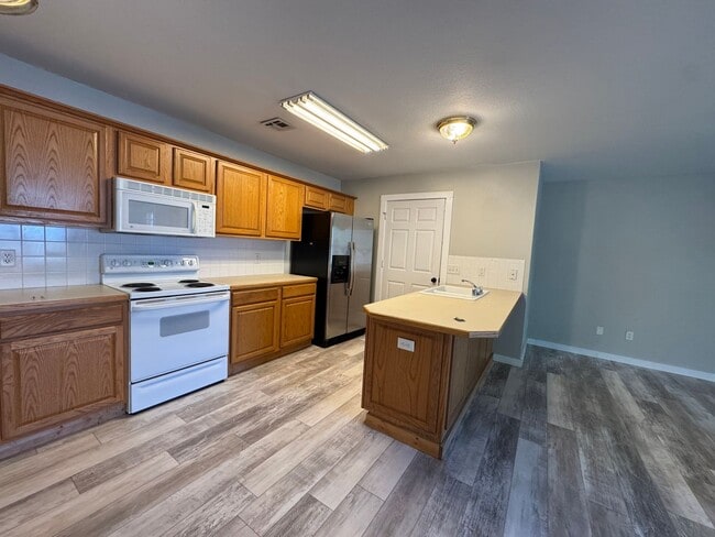 Photo - ***910-2 NW A Street***