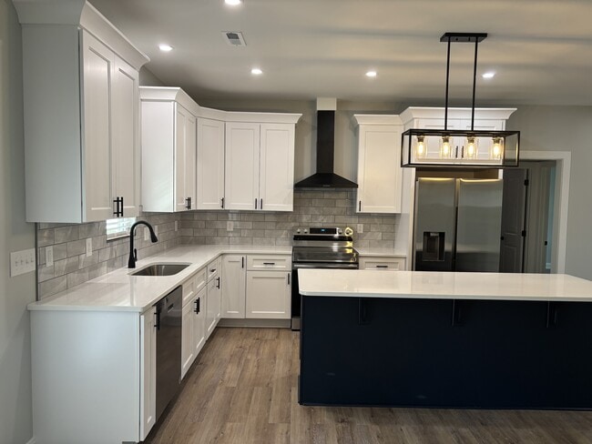 Photo - 718 S Pleasant Coates Rd