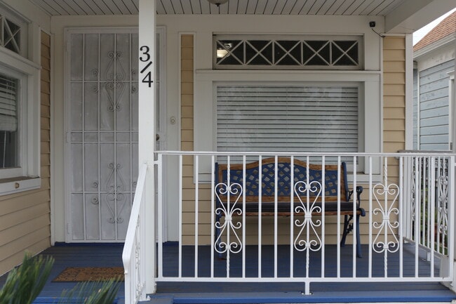 Building Photo - 240 E 23rd St Unit 3-4