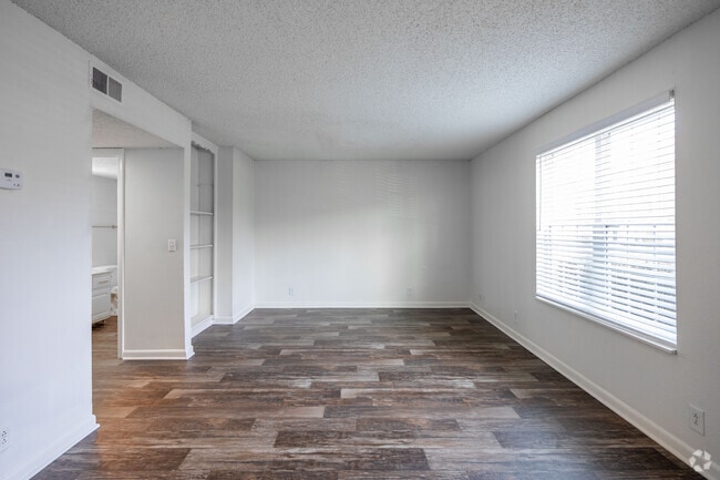 3BR, 2.5BA - Townhome - 1,489SF - Living Room - Hickory Chase