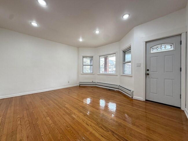 Photo - 136 W 31st St Unit #1